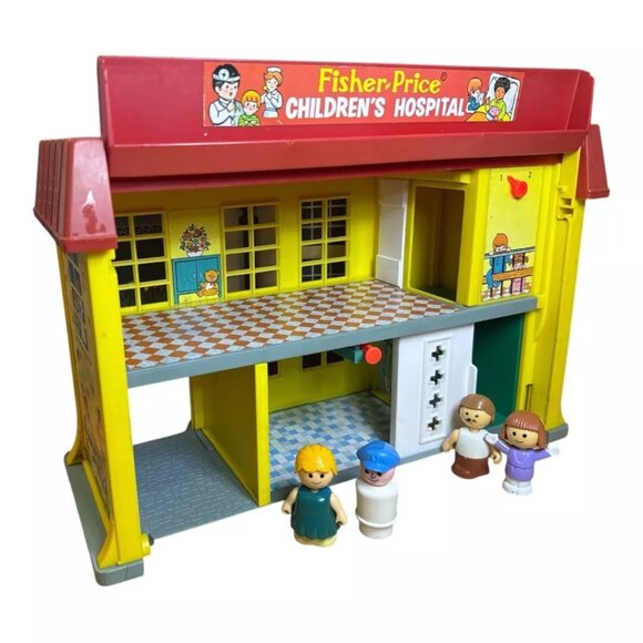 Vintage 1976 Fisher-Price Family Children's Hospital & 4 Little People Figures - Picture 2 of 10